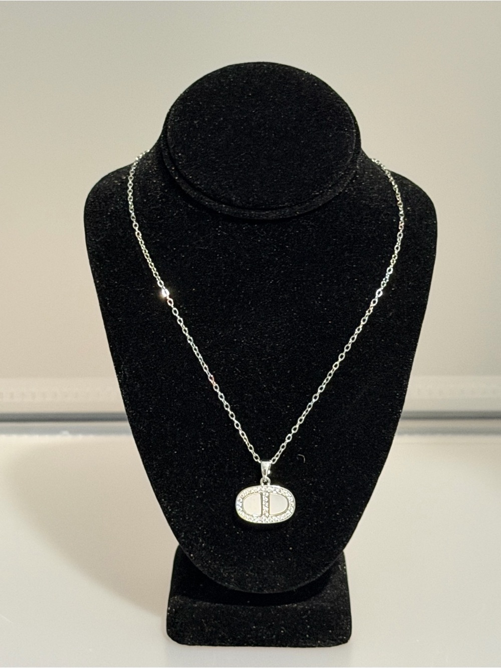 New Arrivals ! Silver Oval Pendant Necklace with Pavé Accent